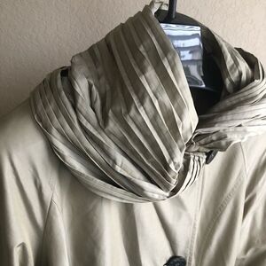 Gallery vintage beige raincoat size XL